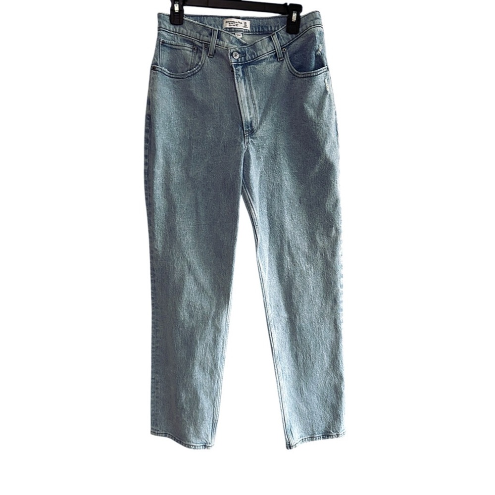Abercrombie & Fitch the 90’s ulta Highrise straight leg jeans 30/10 curve love